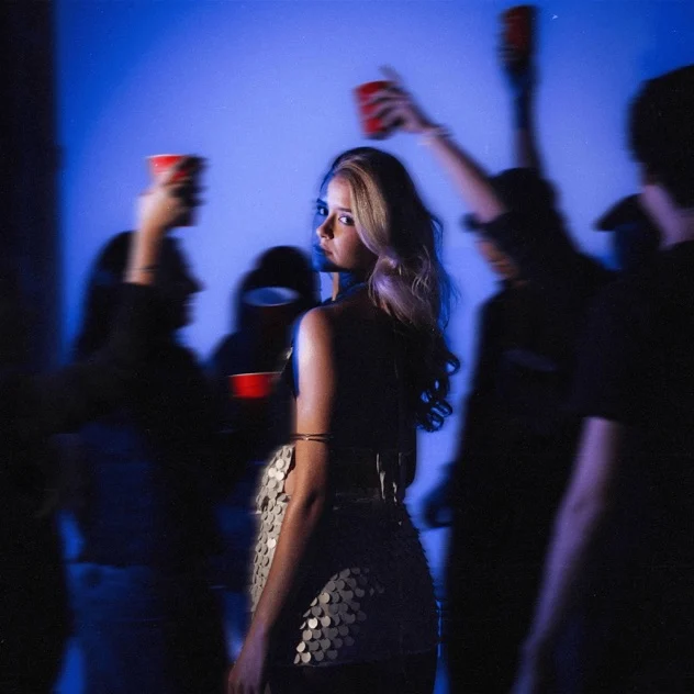 this is gonna end single artwork, Chloe looking back in a blue-lit room